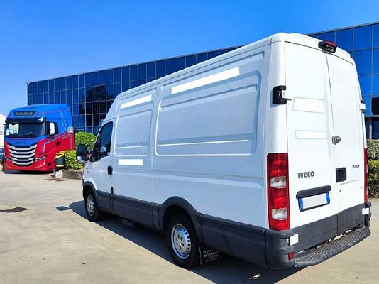 Vehicle image 4 / 11