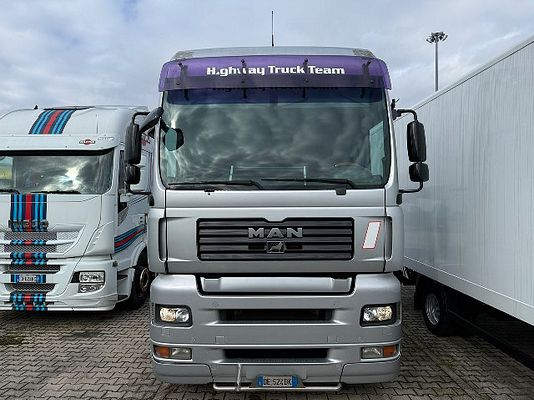 Vehicle image 2 / 6