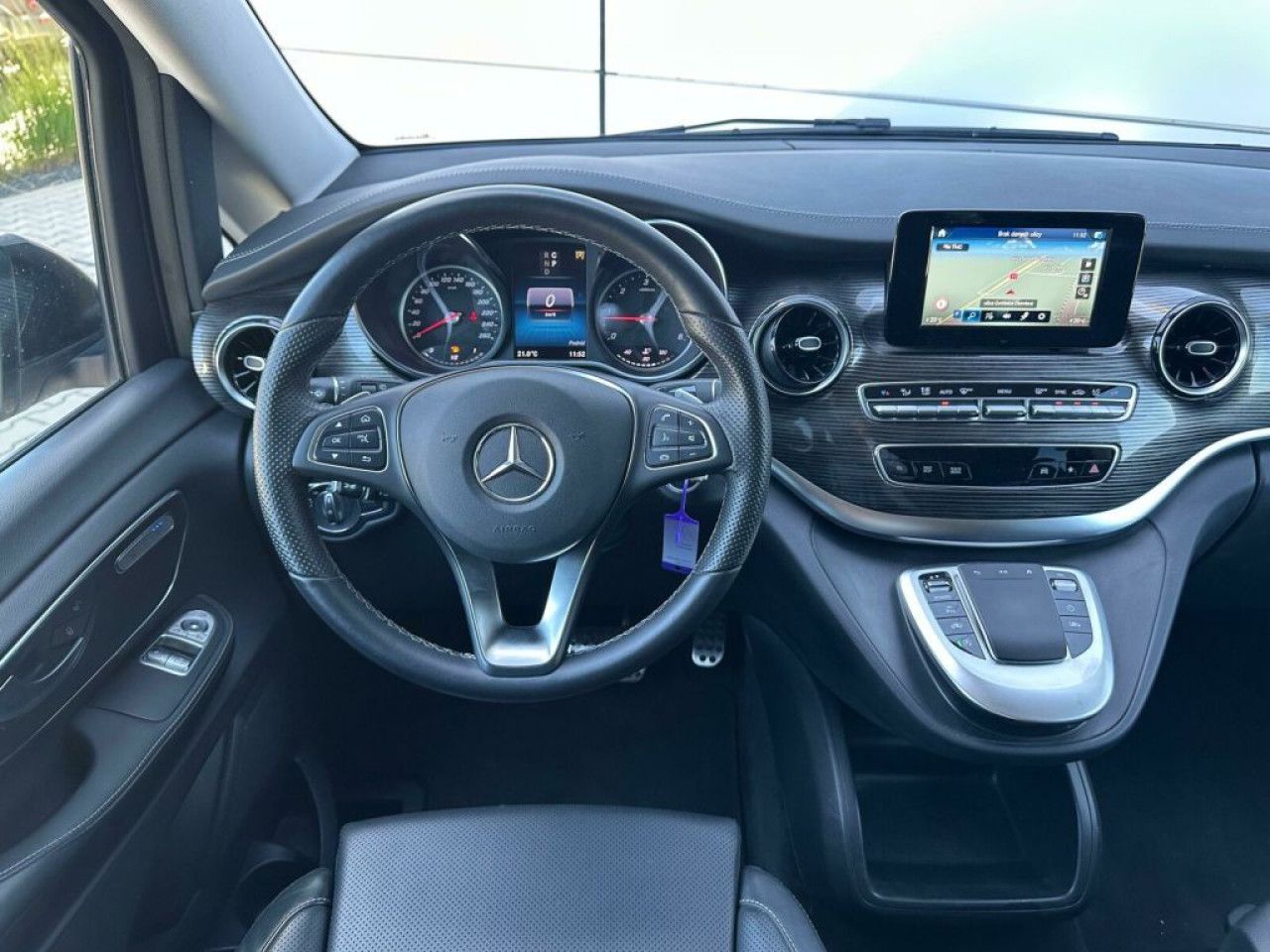 Zdjęcie pojazdu 8 / 9