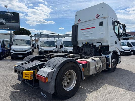 Vehicle image 8 / 15