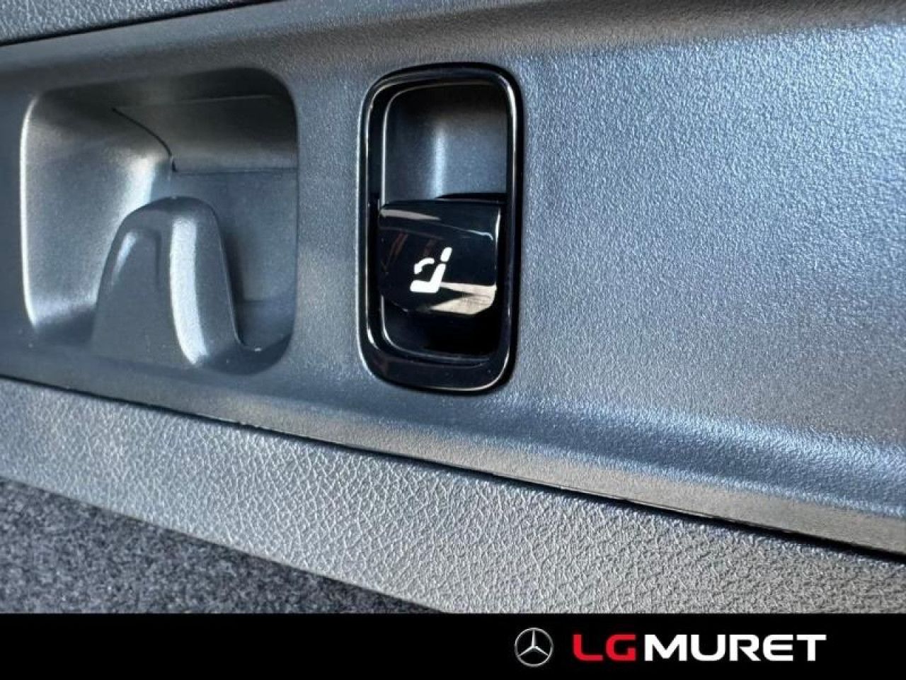 Photo du v&eacute;hicule 16 / 18