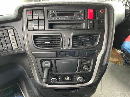 Vehicle image 6 / 18