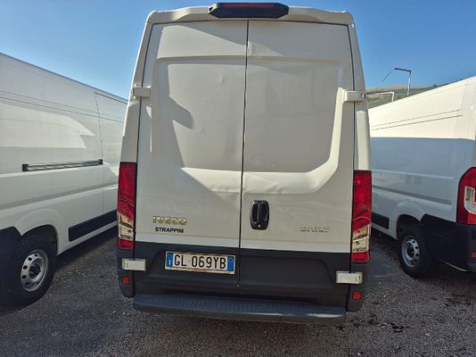 Vehicle image 6 / 7
