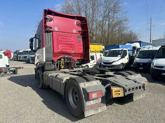 Vehicle image 8 / 13