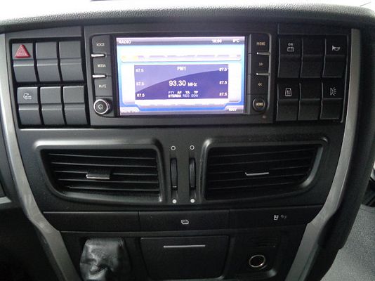 Vehicle image 12 / 15