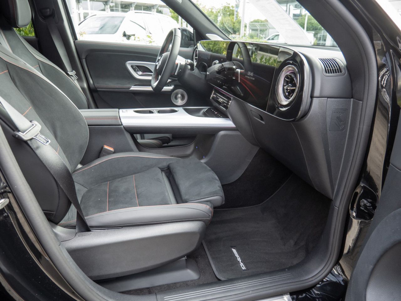 Mercedes-Benz GLB – Bild 2