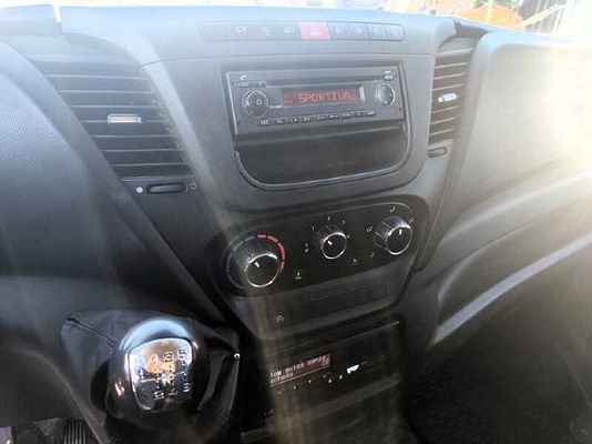 Vehicle image 8 / 10