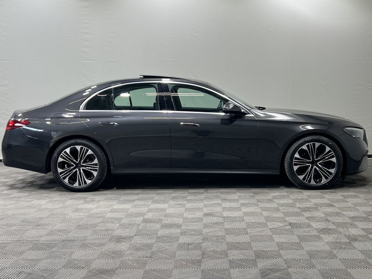 Mercedes-Benz E-Klasse – Bild 3