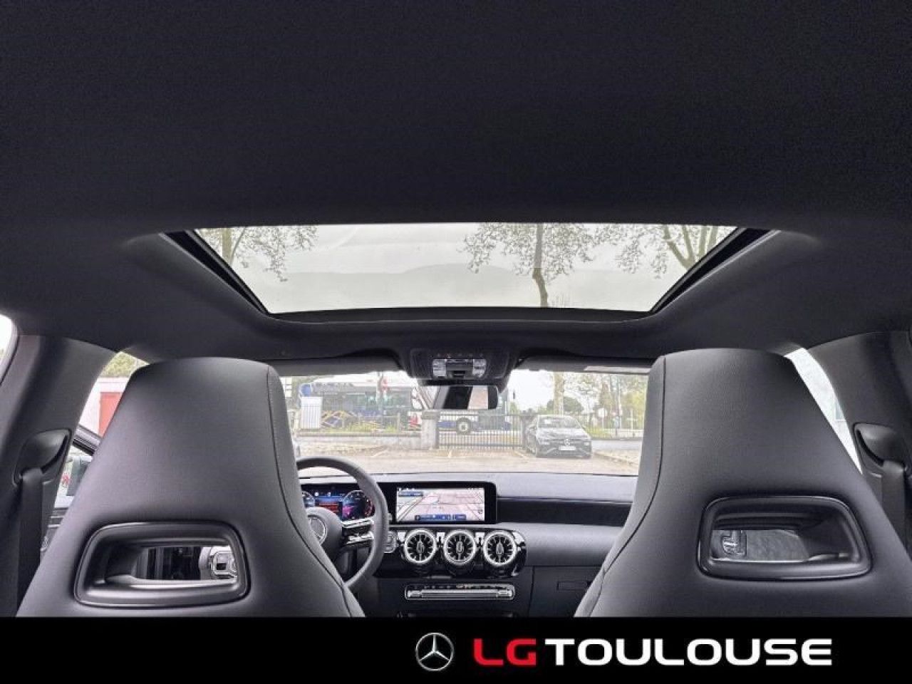 Photo du v&eacute;hicule 15 / 18