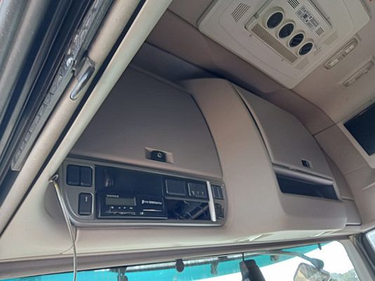 Vehicle image 4 / 6
