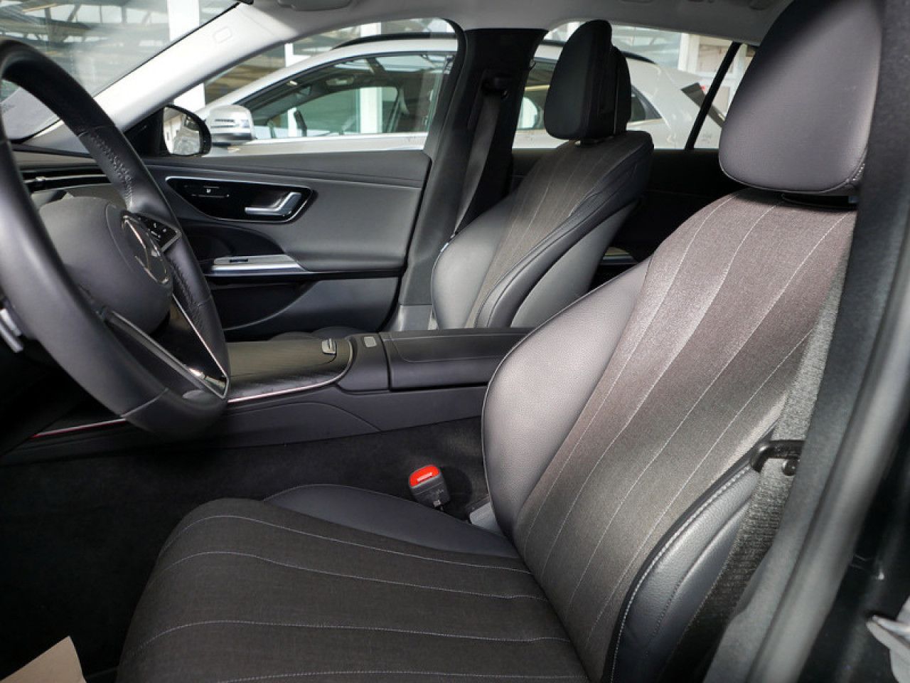 Mercedes-Benz E-Klasse – Bild 16