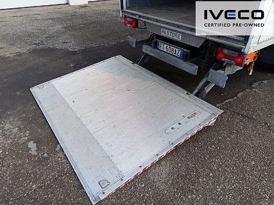 Vehicle image 10 / 10