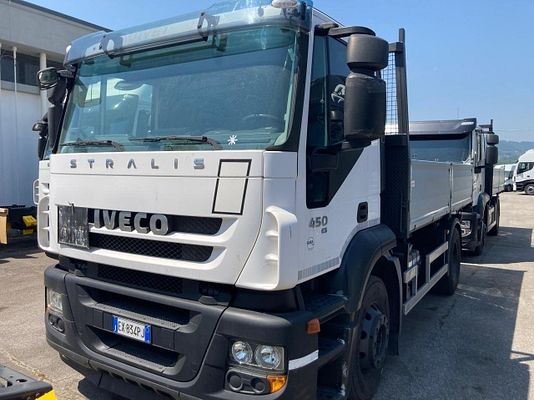 Vehicle image 1 / 5