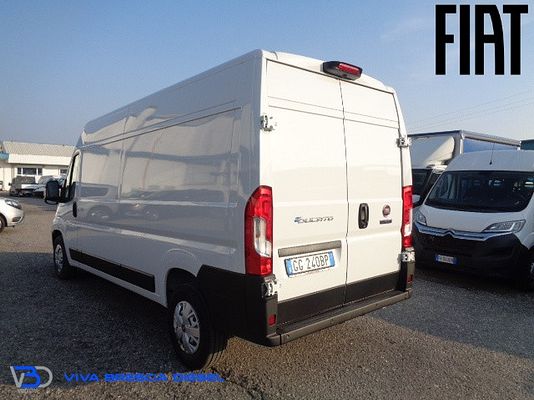 Vehicle image 4 / 15