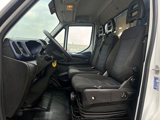 Vehicle image 9 / 15