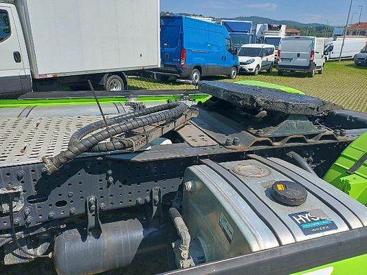 Vehicle image 5 / 16