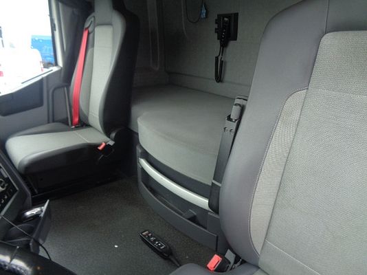 Vehicle image 8 / 20