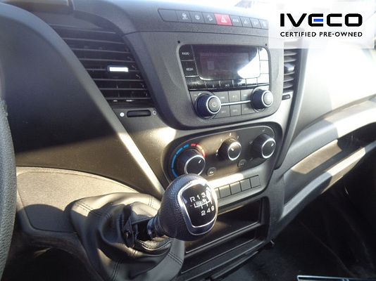 Vehicle image 12 / 15