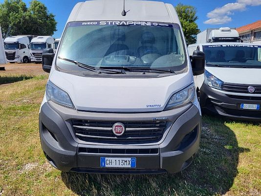 Vehicle image 1 / 8