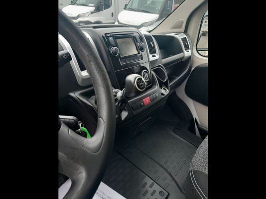 Vehicle image 17 / 20