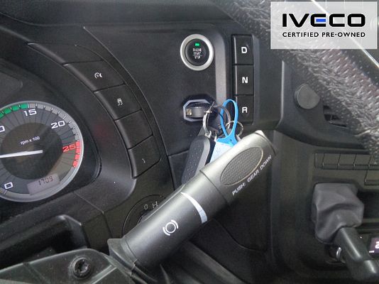 Vehicle image 9 / 15