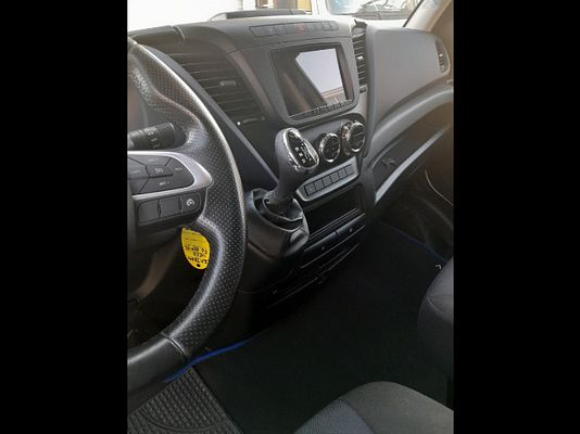 Vehicle image 16 / 20