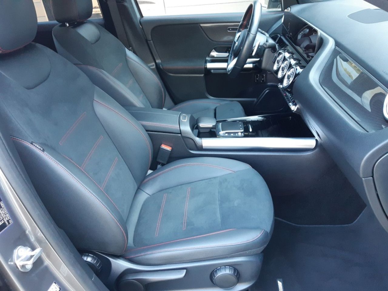 Photo du v&eacute;hicule 17 / 18