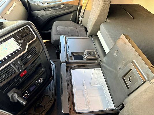 Vehicle image 10 / 16