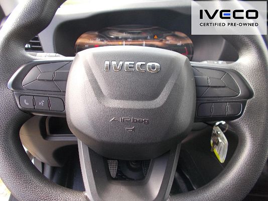 Vehicle image 11 / 13