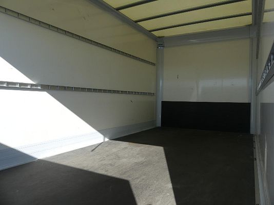 Vehicle image 5 / 7