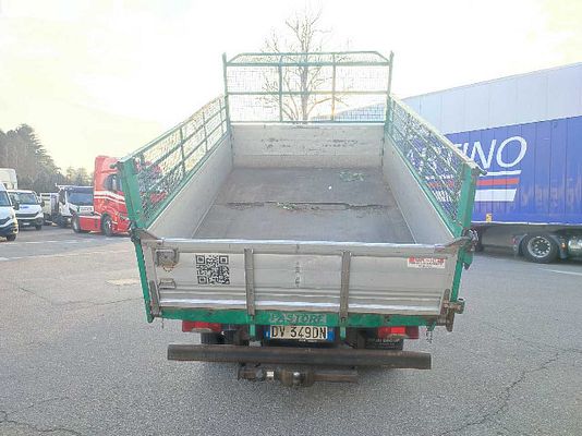 Vehicle image 4 / 9