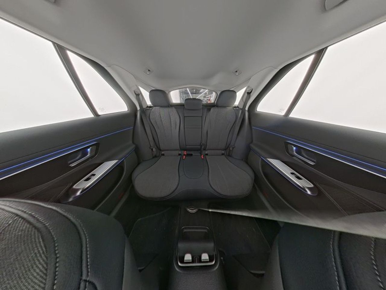 Mercedes-Benz E-Klasse – Bild 9