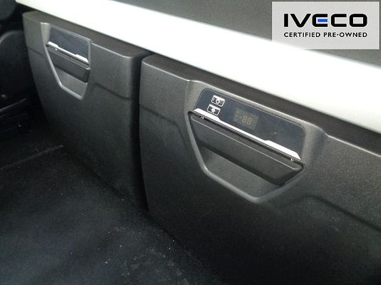 Vehicle image 11 / 15