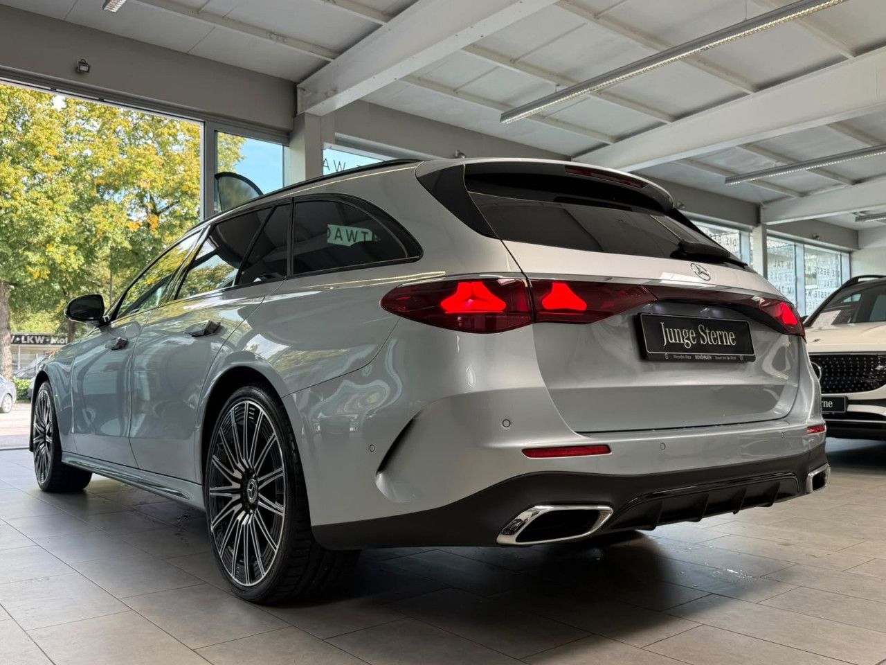 Mercedes-Benz E-Klasse – Bild 16