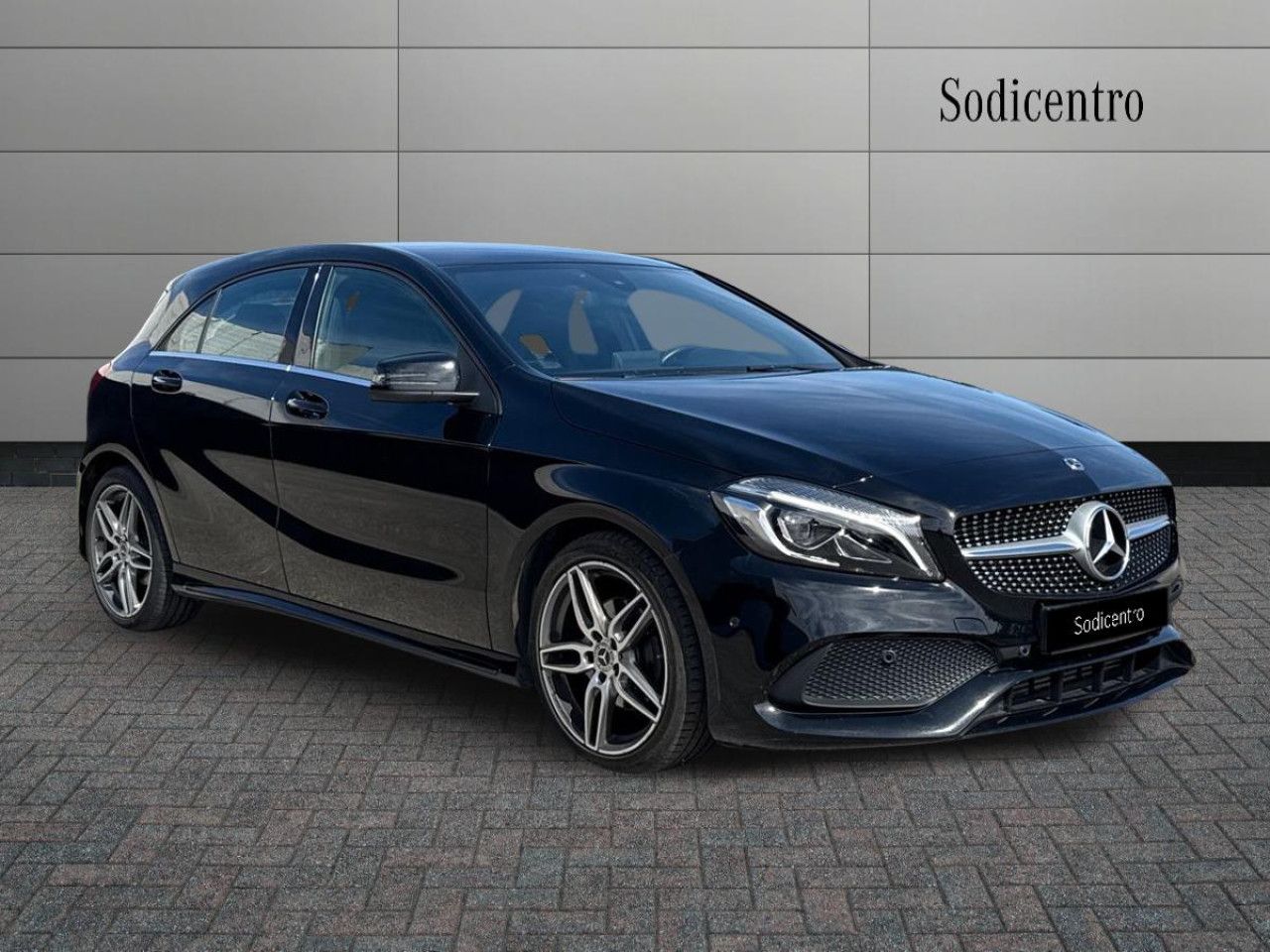 Imagem do veículo 2 / 19