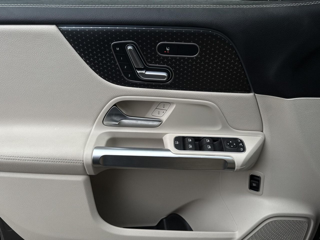 Zdjęcie pojazdu 19 / 22