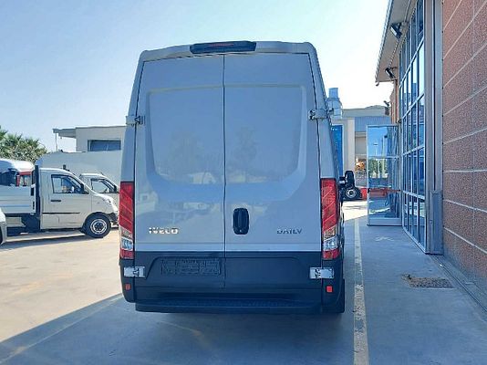 Vehicle image 2 / 7