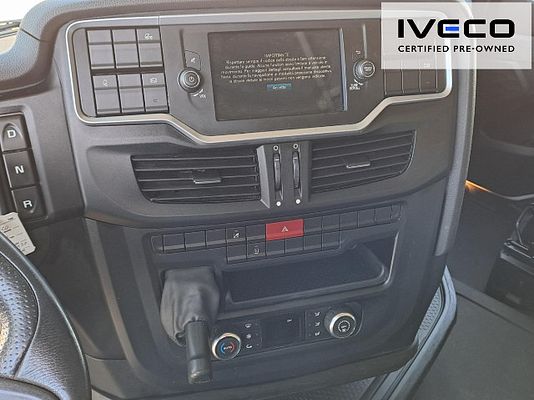 Vehicle image 10 / 13