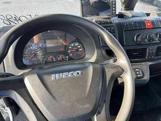 Vehicle image 11 / 14