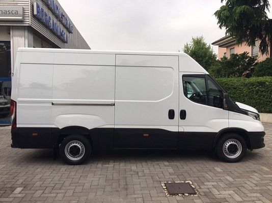 Vehicle image 5 / 10