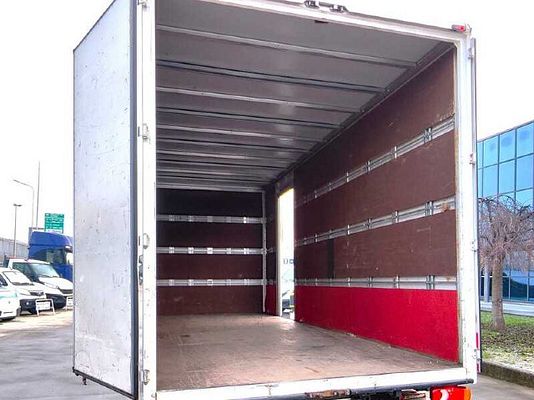 Vehicle image 5 / 15