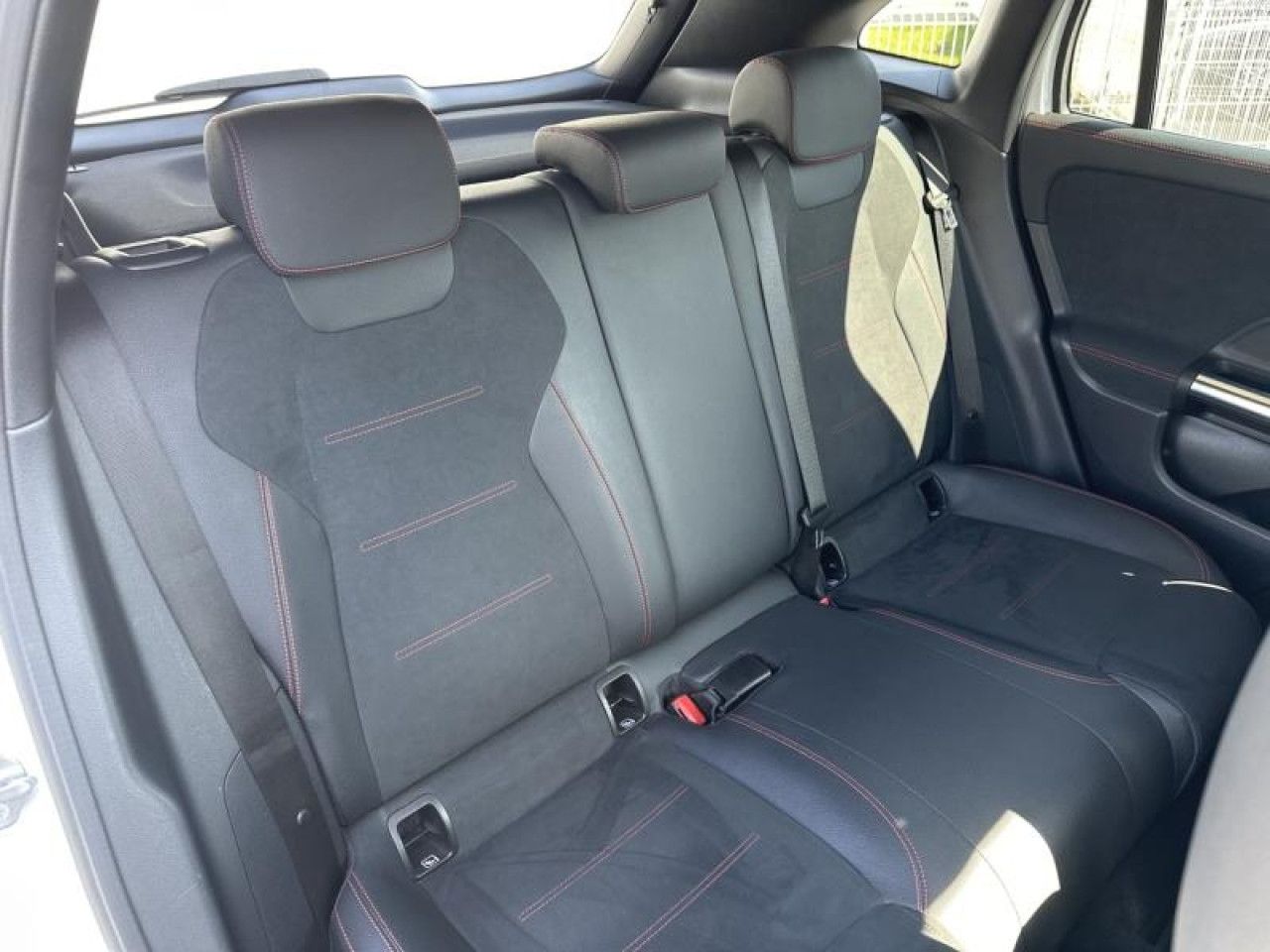 Photo du v&eacute;hicule 13 / 18