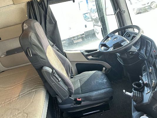 Vehicle image 4 / 15