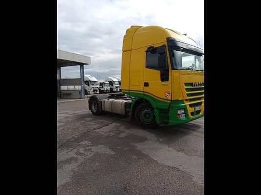 Vehicle image 2 / 17