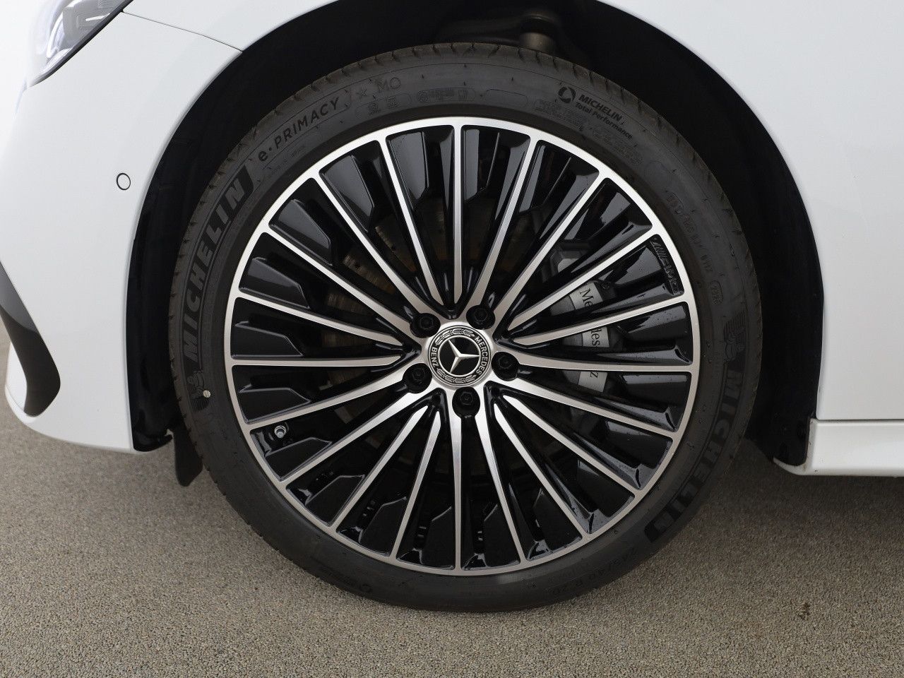Mercedes-Benz E-Klasse – Bild 16