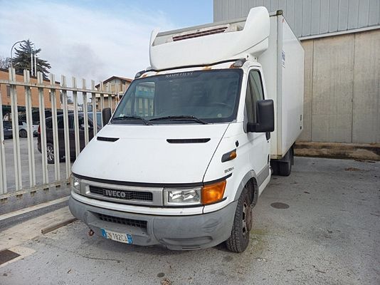 Vehicle image 1 / 5