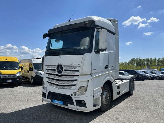 Vehicle image 1 / 15