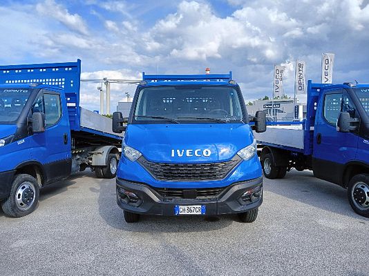 Vehicle image 1 / 14