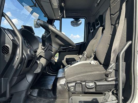 Vehicle image 10 / 14