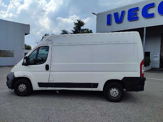 Vehicle image 2 / 10